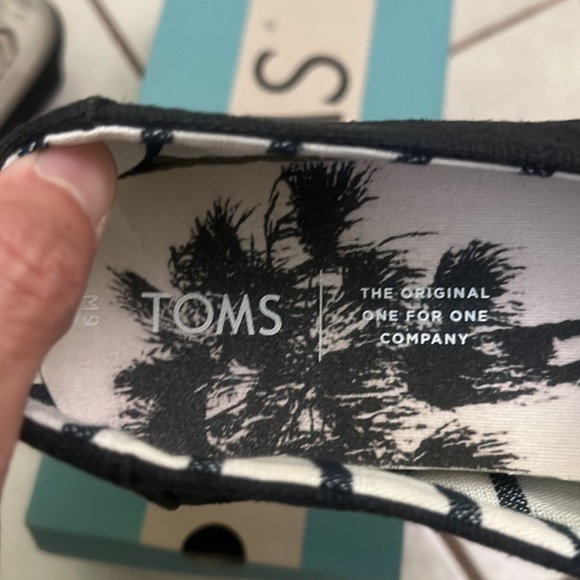 MEN’s TOMS Slip On Shoe in size 9 - Picture 5 of 6